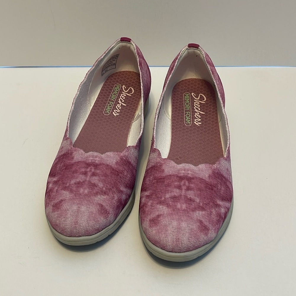 Skechers Cleo Flex Wedge Women’s 9.5 Pink Tie Dye Slip On Scallop Collar Shoes
